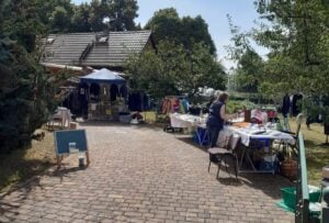 Höfeflohmarkt in Cottbus-Sielow geht mit 52 Ständen in zweite Runde