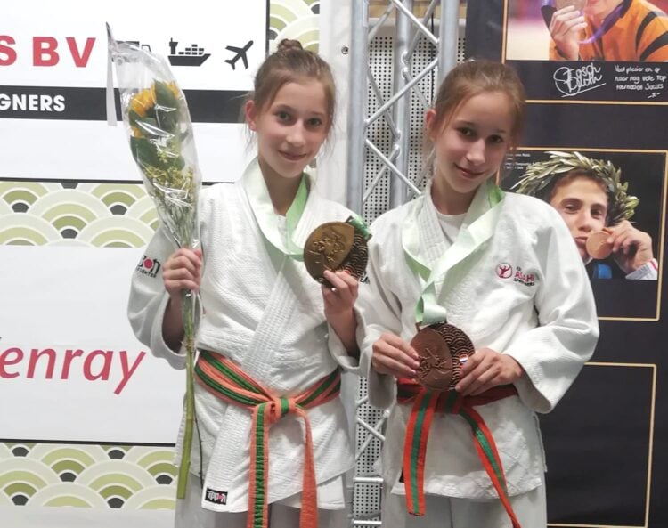 Die Judozwillinge Amelia und Amy Krupper vom KSC ASAHI Spremberg