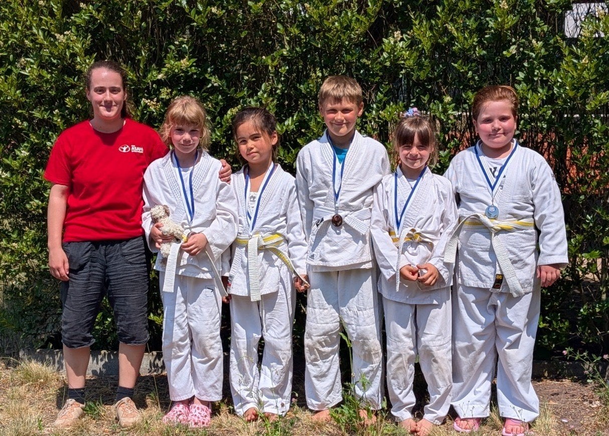 Trainerin Lydia Böhm vom KSC ASAHI Spremberg mit erfolgreichen Nachwuchs-Judoka