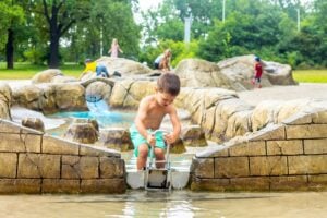 Wasserspielplatz im Cottbuser Eliaspark startet in neue Saison