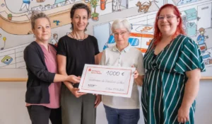 Cottbuser Apotheke spendet 1.000 Euro für Kinderklinik an MUL-CT