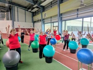 440 Senioren bringen Bewegung in Cottbuser Leichtathletikhalle