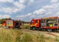 Feuerwehrfahrzeuge am Feldbrand bei Drochow