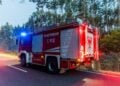 Feuerwehrfahrzeug auf dem Weg zum Einsatz bei Märkisch Buchholz