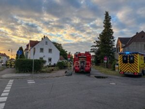 Tödlicher Verkehrsunfall in Lauta: Auto gegen Wohnhaus geprallt