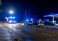 Unfallstelle in Elsterwerda mit Blaulicht in der Nacht