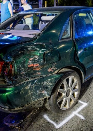 Beschädigtes Auto nach dem Zusammenstoß in Elsterwerda