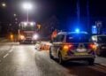 Einsatzkräfte sichern die Unfallstelle in Elsterwerda