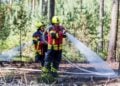 Feuerwehrleute im Waldbrandeinsatz bei Alt-Schadow