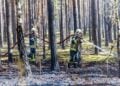 Einsatzkräfte am Waldbrand in Halbe