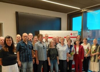 Geehrte Blutspenderinnen und Blutspender bei der Ehrung in der Kulturweberei Finsterwalde