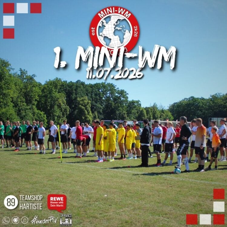 Die Mannschaften der 1. Mini-WM bei der Eröffnung auf dem Sportplatz der Jugend in Luckau