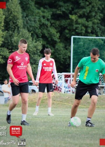 Spielszene bei der 1. Mini-WM des FSV Rot-Weiss Luckau