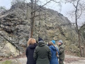 Rangertour am Rothsteiner Felsen zeigt die verborgene Welt der Flechten
