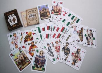 Aufgefächertes Spremberger Skatblatt mit historischen Spremberger Persönlichkeiten