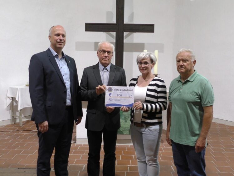 Scheckübergabe des Lions Clubs Senftenberg an den evangelischen Kirchengemeindeverband Lauchhammer