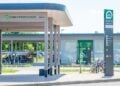 Überdachte Fahrradstellplätze mit Beschilderung RadPark Waßmannsdorf am S-Bahnhof
