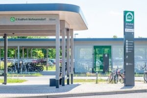 Neues Fahrradparkhaus am S-Bahnhof Waßmannsdorf eröffnet