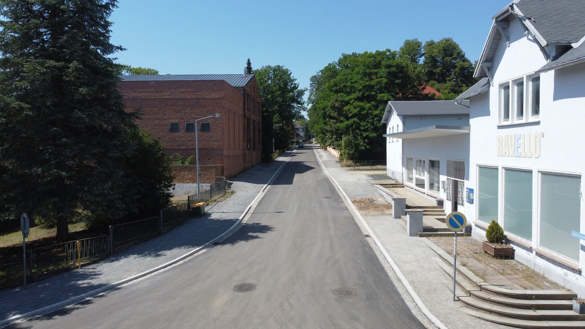 Neue Asphaltdecke der Löwendal-Straße in Lauchhammer aus der Luft