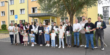 Bei der Einbürgerungsfeier im Ordnungsamt in Herzberg begrüßte Landrat Marcel Schmidt Menschen aus zehn Herkunftsländern. (Bild: Pressestelle Kreisverwaltung/ Torsten Hoffgaard)