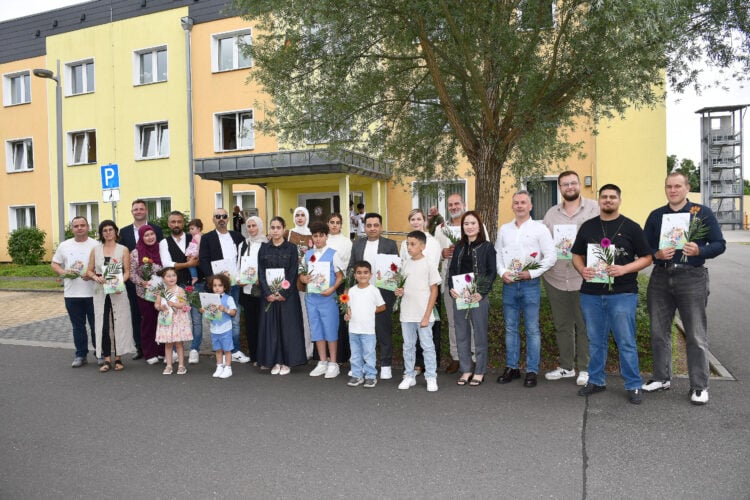 Bei der Einbürgerungsfeier im Ordnungsamt in Herzberg begrüßte Landrat Marcel Schmidt Menschen aus zehn Herkunftsländern. (Bild: Pressestelle Kreisverwaltung/ Torsten Hoffgaard)