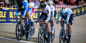 Clara Schneider (Mitte) meldete sich mit einem Doppel-Erfolg in Sprint und Keirin
eindrucksvoll in der Spitze zurück. (Bild: Arne Mill)