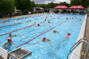 Tröbitzer 24-Stunden-Schwimmer legen beim Jubiläum 936 Kilometer zurück