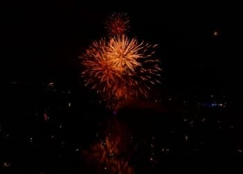 Höhenfeuerwerk über dem Schwielochsee beim Bootskorso