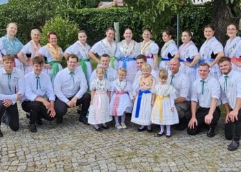 Wendische Trachtengruppe beim Ströbitzer Erntefest