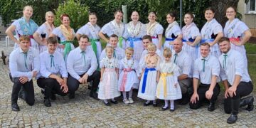 Wendische Trachtengruppe beim Ströbitzer Erntefest