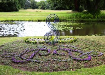 Branitzer Park: Sommerbepflanzung des Kronenbeets mit dem Schnucke-S