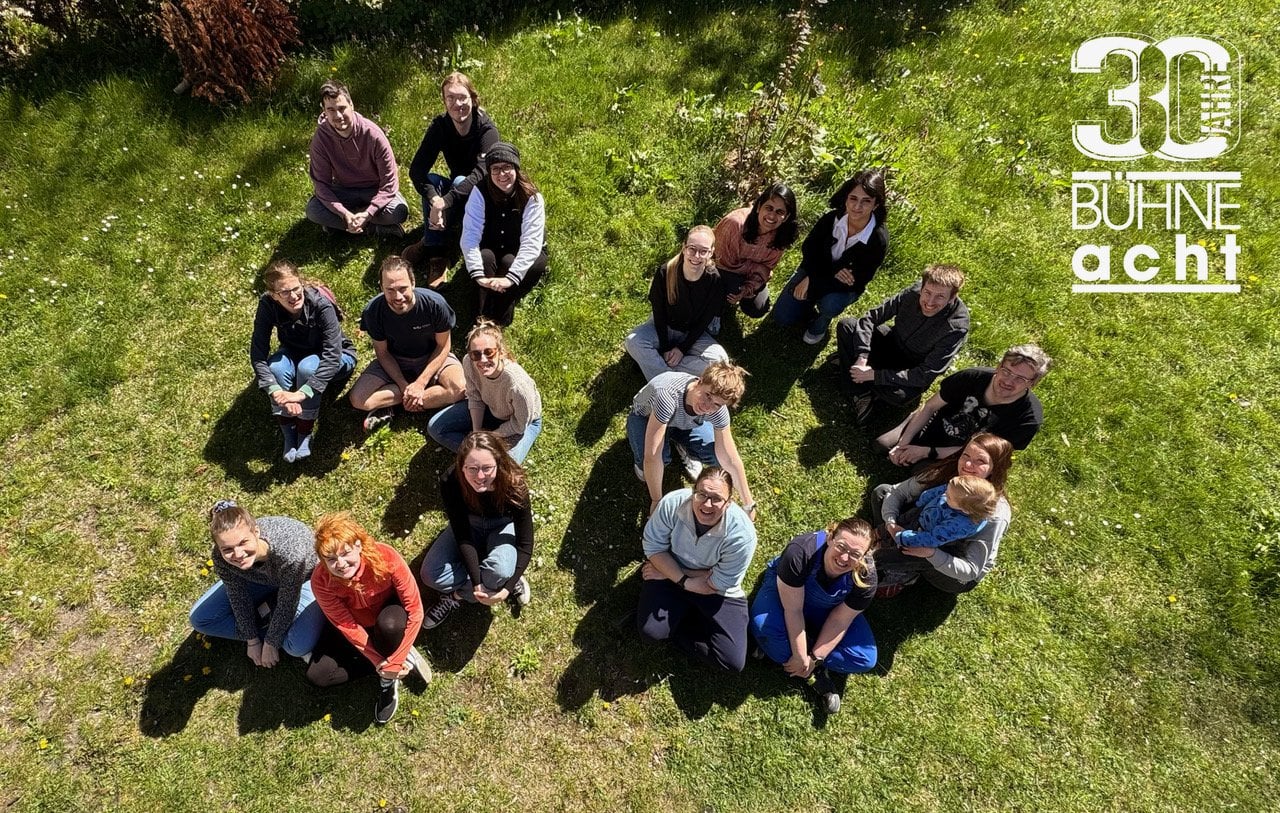 Bühne 8 Cottbus: sommerliches Picknick zur Festwoche