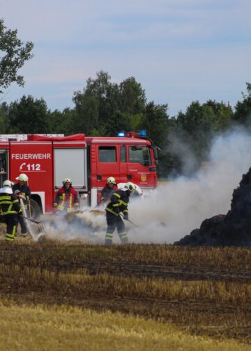 Feuerwehr löscht die letzten Glutnester
