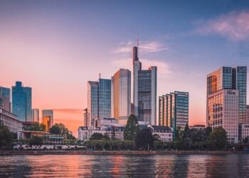 Skyline und Museumsufer in Frankfurt am Main