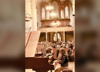 Pianistin Kimberly Dohmel beim Schuljahresabschluss der Kreismusikschule