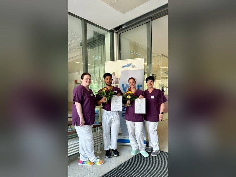 Gratulation an die neuen Praxisanleiter im Lutherstift Frankfurt (Oder)