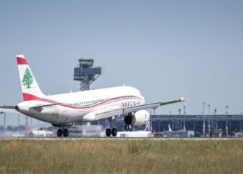 Middle East Airlines: Airbus A320 der libanesischen Airline landet am Flughafen BER