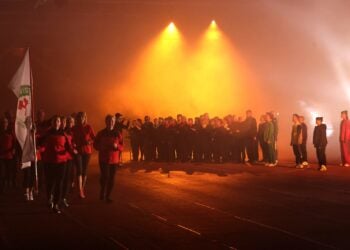 Neue Bühne Senftenberg: Chöre, Ensemble und Laufgemeinschaft beim FestSpiel Aktivist