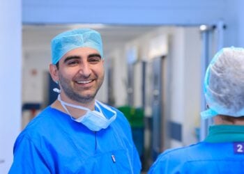 Herzchirurg Temirlan Erkenov am Sana-Herzzentrum Cottbus