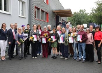 Theaterpreise 2026: Preisträger mit dem Vorstand des Fördervereins der neuen Bühne Senftenberg
