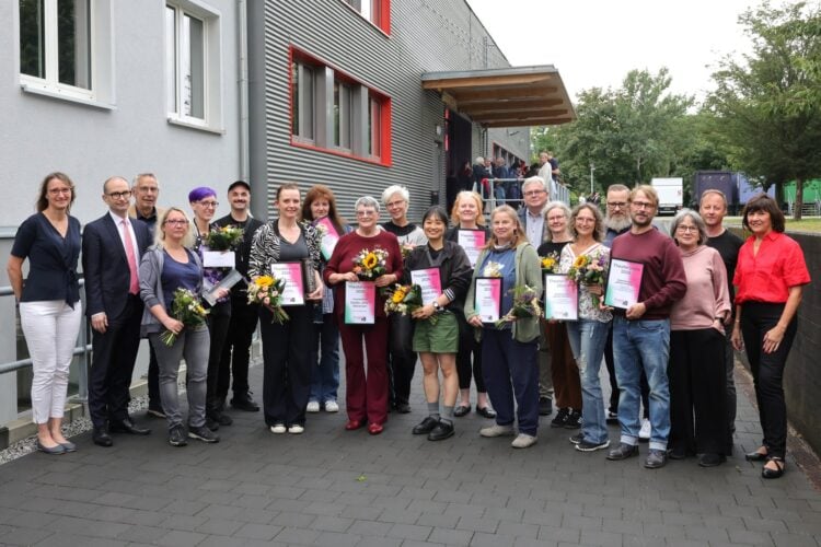 Theaterpreise 2026: Preisträger mit dem Vorstand des Fördervereins der neuen Bühne Senftenberg