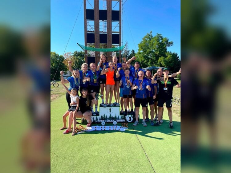 Lausitzer Feuerwehrsportler bei der Siegerehrung des Deutschland-Cups in Taura