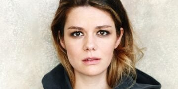 Schauspielerin Linn Reusse in einer Szene der Hamlet-Inszenierung des Lausitz Festivals