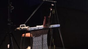 Strickmaschine verwandelt Stimmen in Stoff