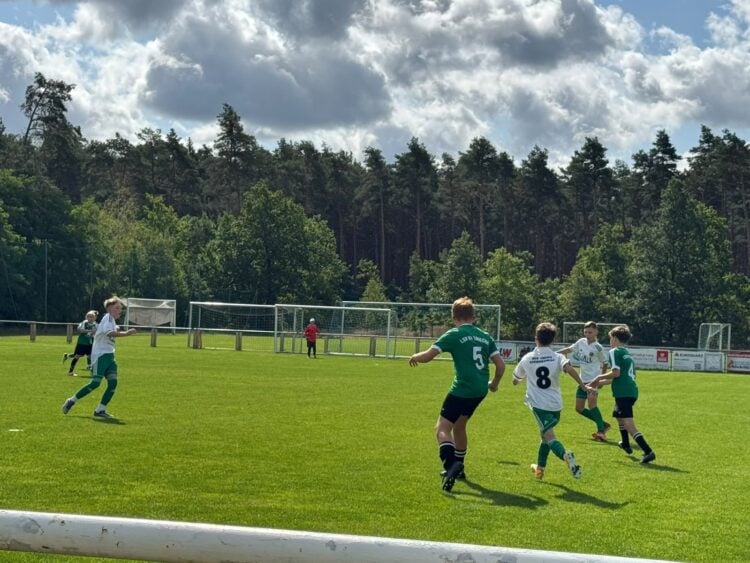 D-Junioren der BSG Chemie Schwarzheide in einem Testspiel auf dem Rasenplatz