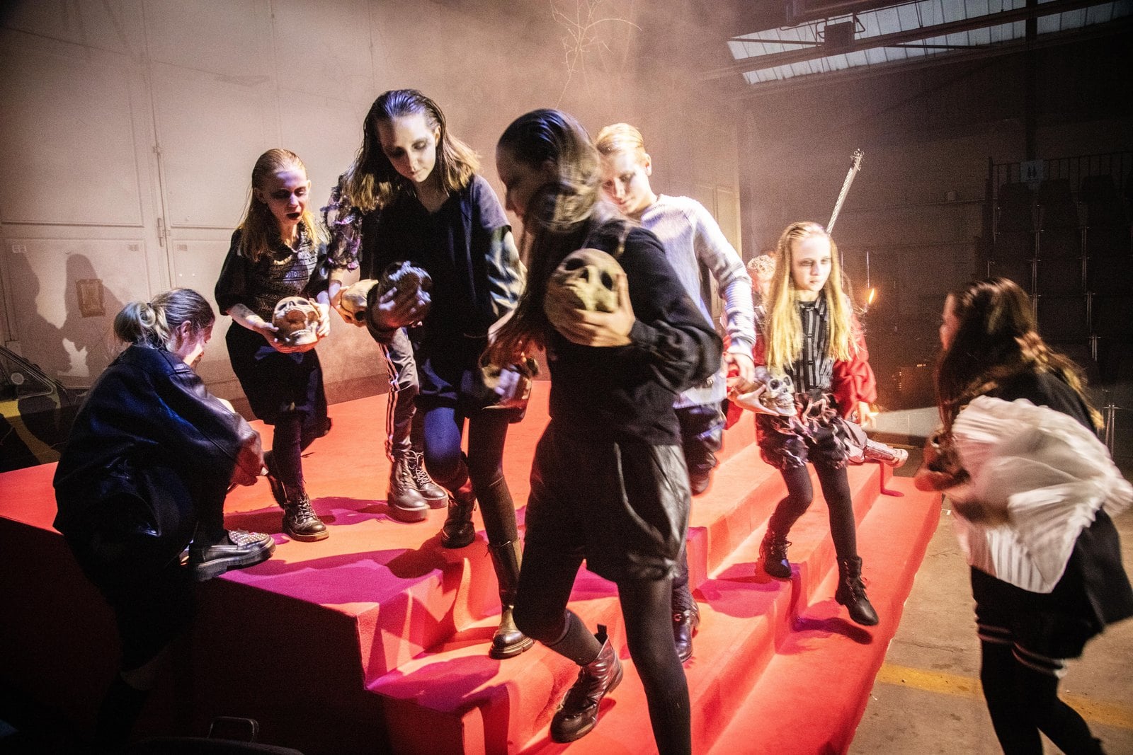 Kinderdarsteller der Theaterkindertruppe in Hamlet