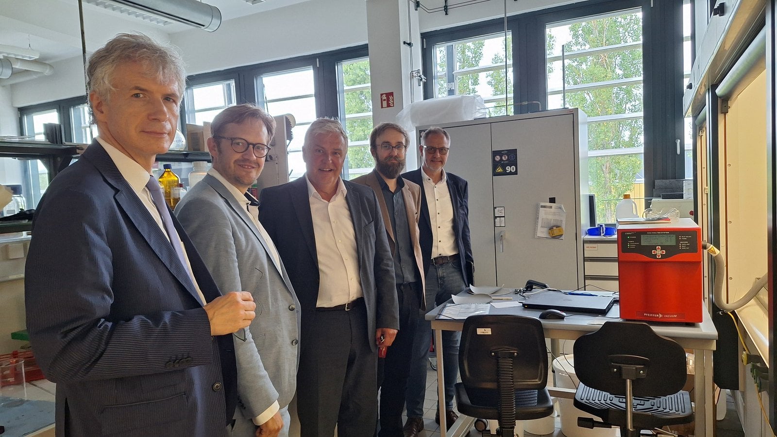 Besuch im Sternenstaub-Labor auf dem BTU-Campus Senftenberg