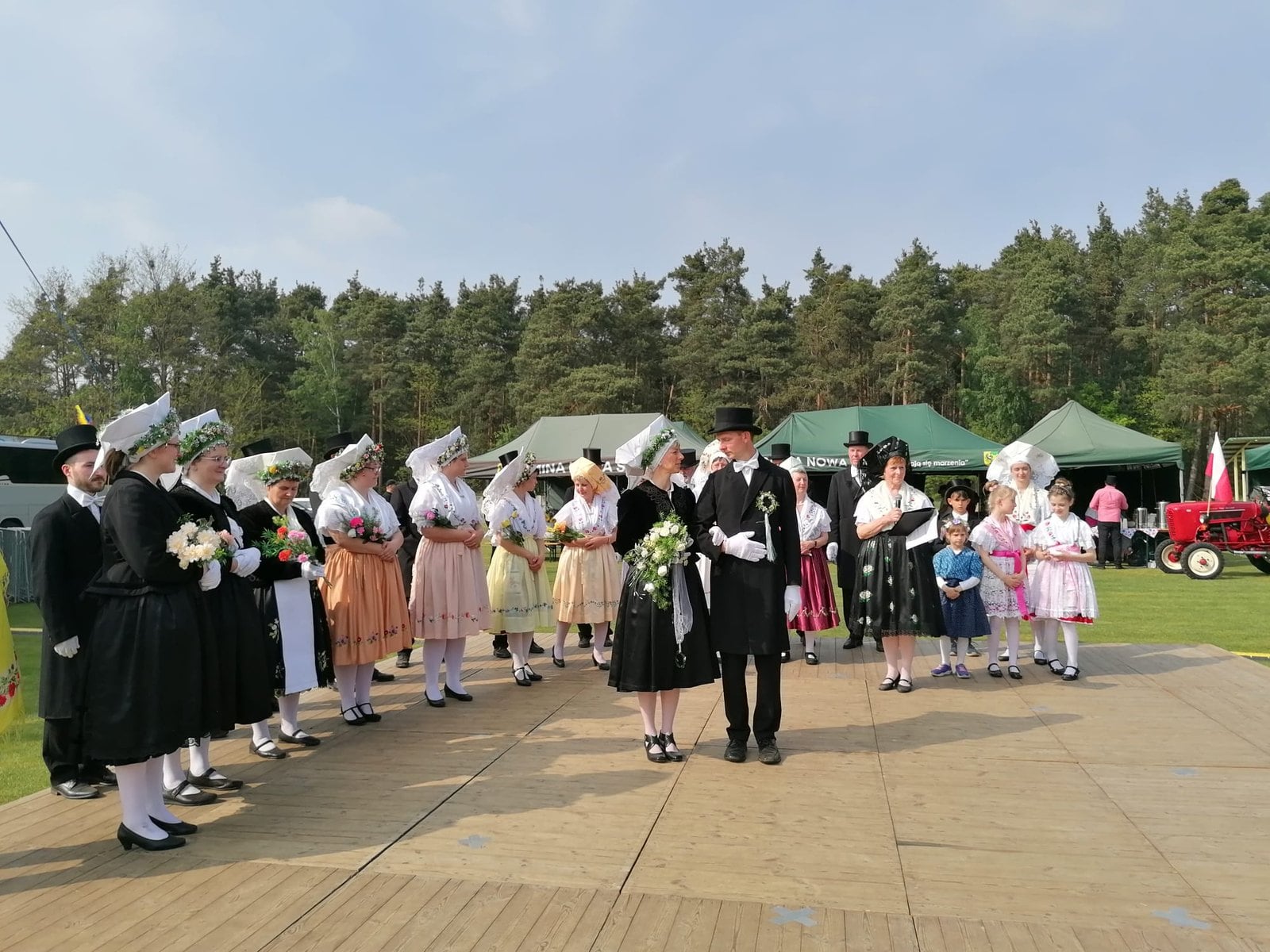 Hochzeitszug in sorbischer Tracht