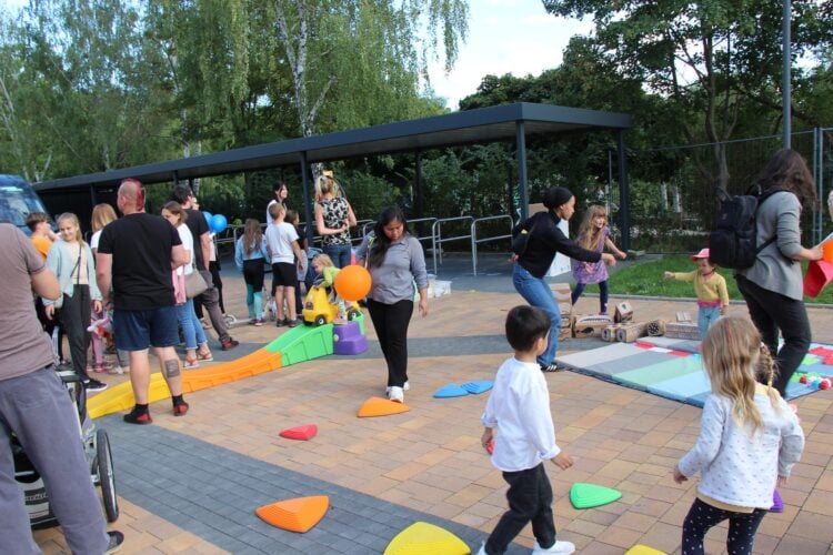 Familien und Kinder beim Stadtteilfest im Frankfurter Norden
