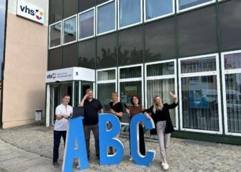 Mitarbeitende der Volkshochschule Oberspreewald-Lausitz und des Grundbildungszentrums